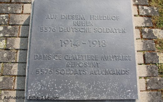 Ansicht der Kriegsgräberstätte Asfeld