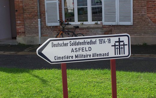 Ansicht der Kriegsgräberstätte Asfeld