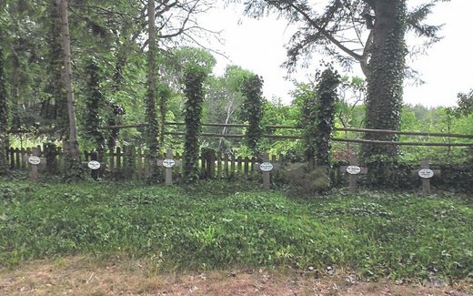 Ansicht der Kriegsgräberstätte Blumenholz, kommunaler Friedhof Rodenskrug - Kriegsgräberstätte