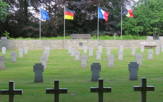 Ansicht der Kriegsgräberstätte Bertrix-Heide
