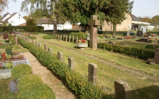 Ansicht der Kriegsgräberstätte Boffzen, Ev.- luth. Friedhof