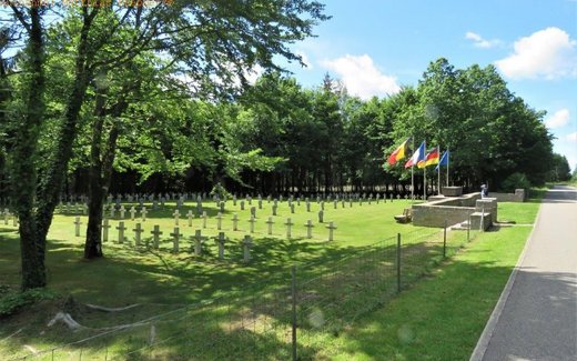 Ansicht der Kriegsgräberstätte Bertrix-Heide