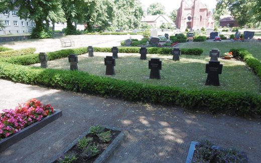 Ansicht der Kriegsgräberstätte Blievenstorf, kirchlicher Friedhof - Kriegsgräberstätte