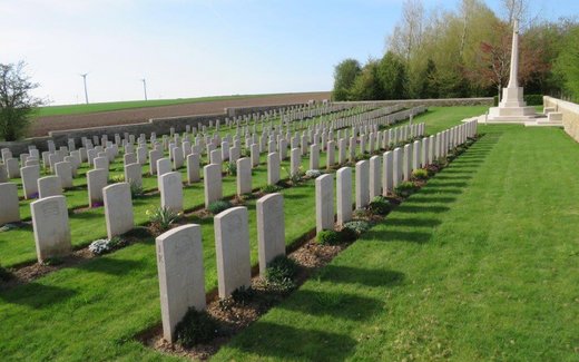 Ansicht der Kriegsgräberstätte Bertrancourt