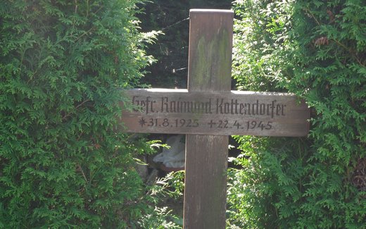 Ansicht der Kriegsgräberstätte Bernstadt auf dem Eigen
