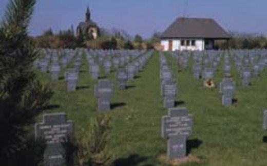 Ansicht der Kriegsgräberstätte Blumau