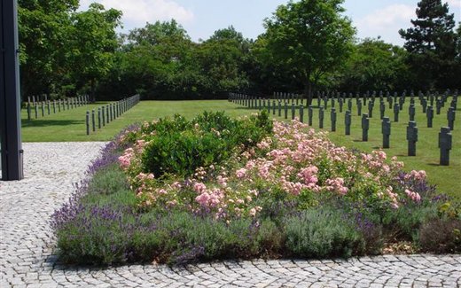 Ansicht der Kriegsgräberstätte Blumau