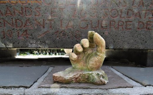 Ansicht der Kriegsgräberstätte Bertrix-Heide