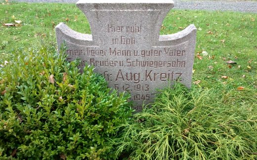 Ansicht der Kriegsgräberstätte Bilshausen, Ev.- luth. Friedhof