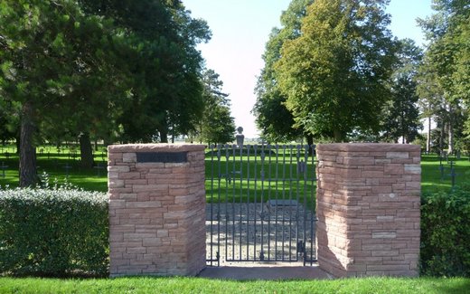 Ansicht der Kriegsgräberstätte Asfeld