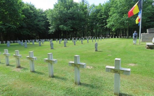 Ansicht der Kriegsgräberstätte Bertrix-Heide
