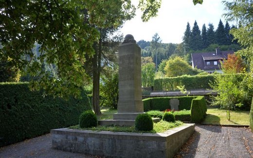 Ansicht der Kriegsgräberstätte Blomberg-Eschenbruch-Gemeindefriedhof